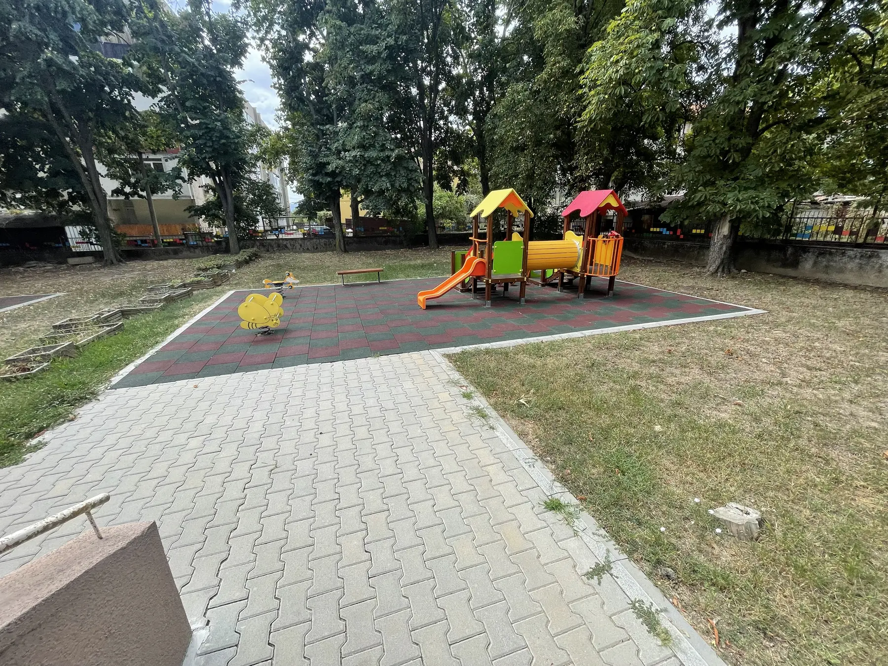 Детски площадки и благоустройство на ДЯ №6 „Надежда“ — етап 11